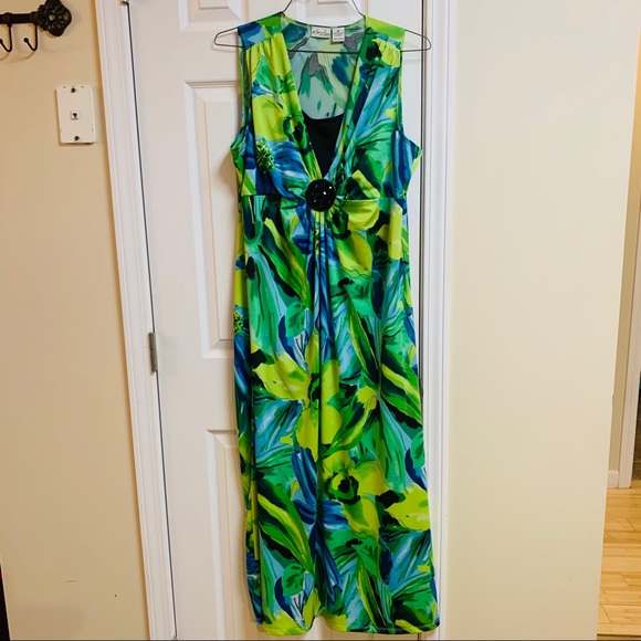 Kim Rogers Dresses & Skirts - Kim Rogers V Neck with attached Cami look floral Kim Rogers Dresses & Skirts - Kim Rogers V Neck with attached Cami look floral